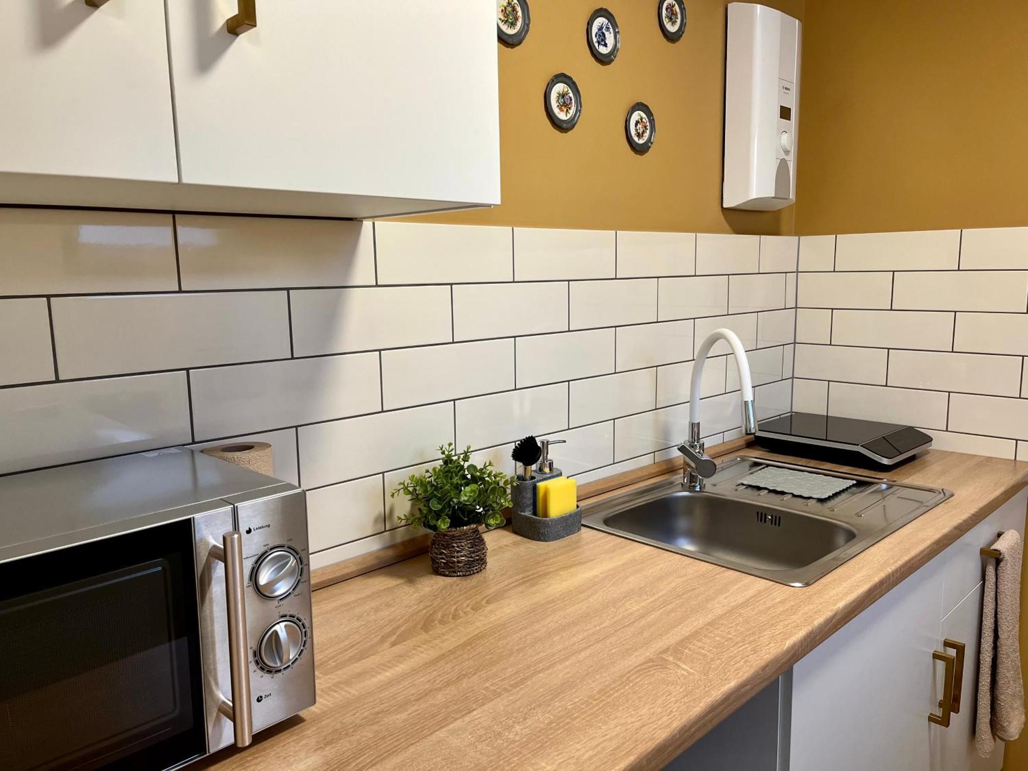 Terracotta Apartment - Zentral, Parken, Netflix, Kontaktloses Einchecken, Kingsize-Bett Вупперталь Экстерьер фото