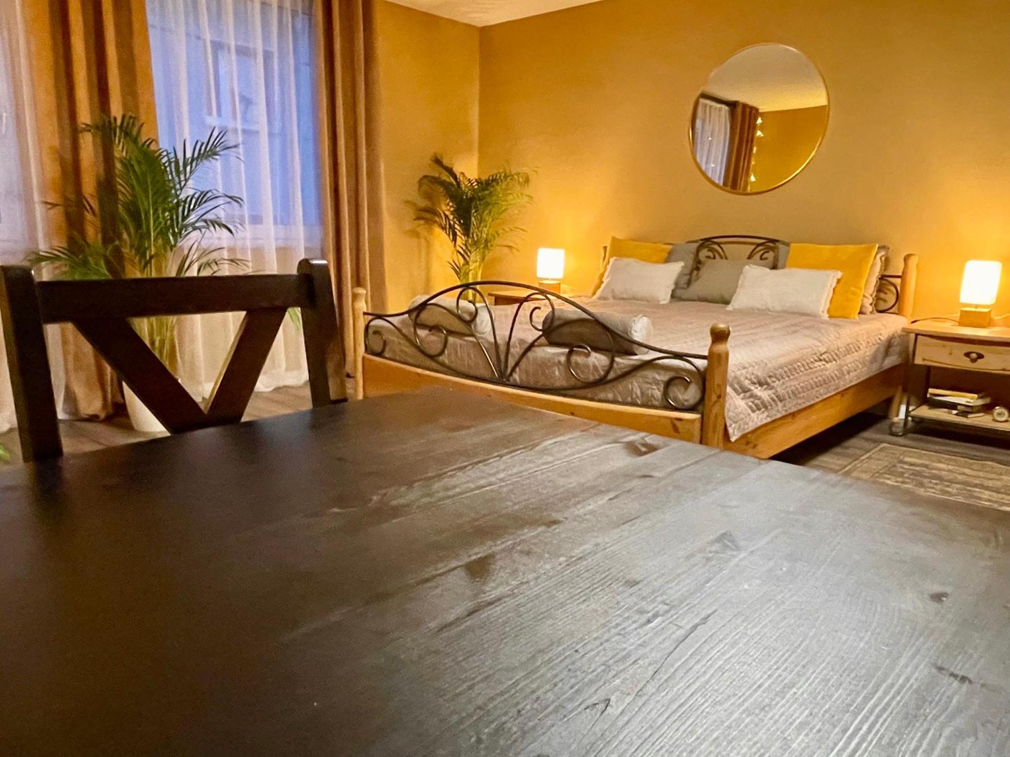 Terracotta Apartment - Zentral, Parken, Netflix, Kontaktloses Einchecken, Kingsize-Bett Вупперталь Экстерьер фото